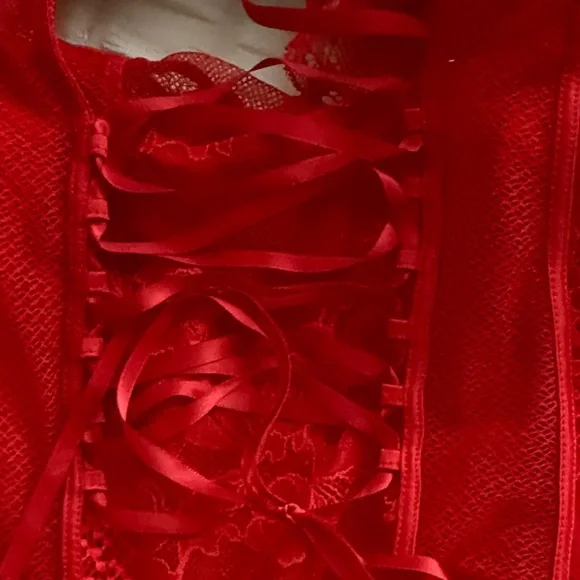 ** Victoria’s Secret ** Elegant Red Lace Lingerie Set adjustable with garter - M - Picture 10 of 13